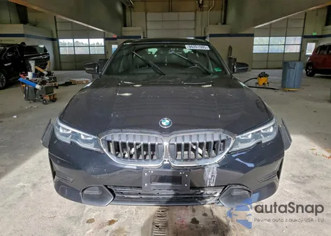2021 BMW 330Xi z USA, uszkodzony, nr VIN 3MW5R7J03M8B82479